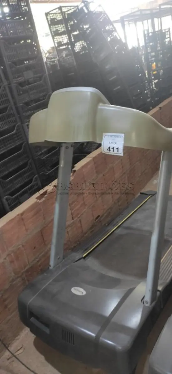 LOTE 411 - 01 ESTEIRA ERGOMÉTRICA MODELO T60 220V MARCA VISION. (NO ESTADO) ATENÇÃO! FAZER A VISITAÇÃO ANTES DE ARREMATAR, NÃO SABEMOS SE FUNCIONA, LEILÃO NÃO TEM GARANTIA E NEM DEVOLUÇÃO, SUJEITO A POSSÍVEIS AVARIAS VISÍVEIS/OCULTAS E/OU AUSÊNCIA DE COMPONENTES.