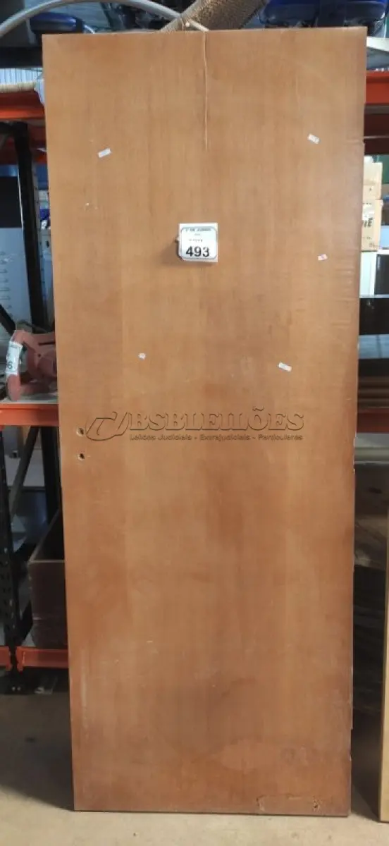 LOTE 493 - 01 PORTA EM MADEIRA 2,10X0,80. (NO ESTADO) ATENÇÃO! FAZER A VISITAÇÃO ANTES DE ARREMATAR, NÃO SABEMOS SE FUNCIONA, LEILÃO NÃO TEM GARANTIA E NEM DEVOLUÇÃO, SUJEITO A POSSÍVEIS AVARIAS VISÍVEIS/OCULTAS E/OU AUSÊNCIA DE COMPONENTES.