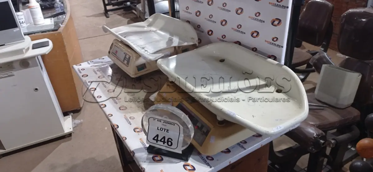 LOTE 446 - 02 BALANÇAS PEDIÁTRICAS. (NO ESTADO) ATENÇÃO! FAZER A VISITAÇÃO ANTES DE ARREMATAR, NÃO SABEMOS SE FUNCIONA, LEILÃO NÃO TEM GARANTIA E NEM DEVOLUÇÃO, SUJEITO A POSSÍVEIS AVARIAS VISÍVEIS/OCULTAS E/OU AUSÊNCIA DE COMPONENTES.