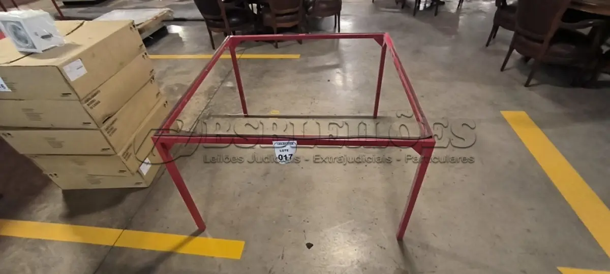 LOTE 017 - 01 ARMAÇÃO DE MESA QUADRADA COM PINTURA EM VERMELHO COM  PÉS EM FERRO. (NO ESTADO) ATENÇÃO! FAZER A VISITAÇÃO ANTES DE ARREMATAR, NÃO SABEMOS SE FUNCIONA, LEILÃO NÃO TEM GARANTIA E NEM DEVOLUÇÃO, SUJEITO A POSSÍVEIS AVARIAS VISÍVEIS/OCULTAS E/OU AUSÊNCIA DE COMPONENTES.
