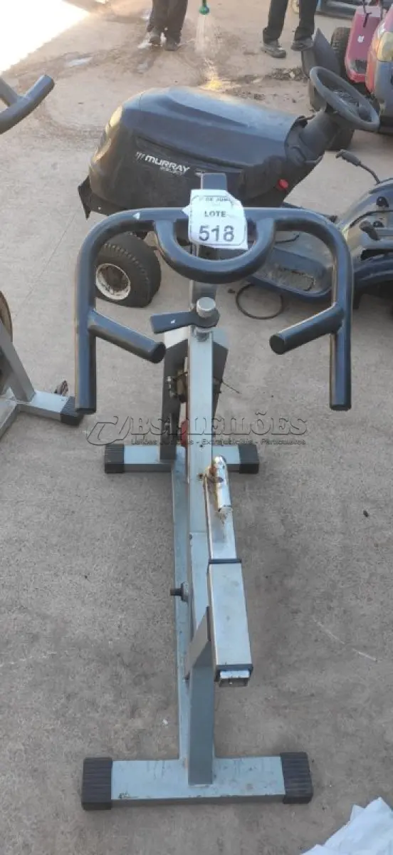 LOTE 518 - 01 PROBIKE SPINNING. (NO ESTADO) ATENÇÃO! FAZER A VISITAÇÃO ANTES DE ARREMATAR, NÃO SABEMOS SE FUNCIONA, LEILÃO NÃO TEM GARANTIA E NEM DEVOLUÇÃO, SUJEITO A POSSÍVEIS AVARIAS VISÍVEIS/OCULTAS E/OU AUSÊNCIA DE COMPONENTES.