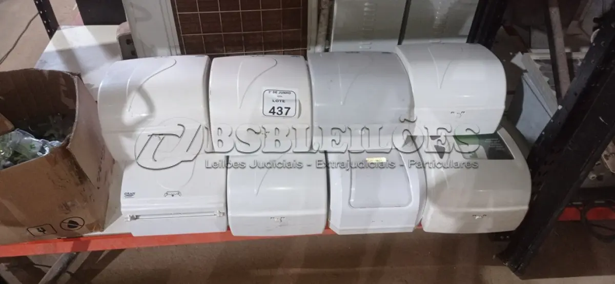 LOTE 437 - 12 DISPENSES DE PAPEL. (NO ESTADO) ATENÇÃO! FAZER A VISITAÇÃO ANTES DE ARREMATAR, NÃO SABEMOS SE FUNCIONA, LEILÃO NÃO TEM GARANTIA E NEM DEVOLUÇÃO, SUJEITO A POSSÍVEIS AVARIAS VISÍVEIS/OCULTAS E/OU AUSÊNCIA DE COMPONENTES.