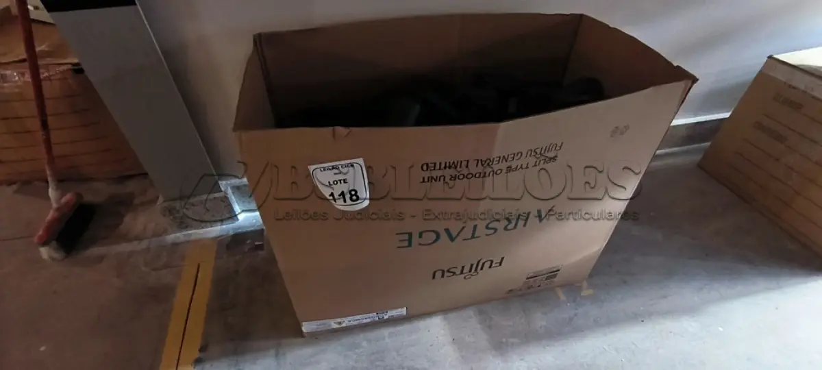 LOTE 118 - 01 LOTE COM SPOT EM LED PARA TRILHO ELETRIFICADO. (NO ESTADO) ATENÇÃO! FAZER A VISITAÇÃO ANTES DE ARREMATAR, NÃO SABEMOS SE FUNCIONA, LEILÃO NÃO TEM GARANTIA E NEM DEVOLUÇÃO, SUJEITO A POSSÍVEIS AVARIAS VISÍVEIS/OCULTAS E/OU AUSÊNCIA DE COMPONENTES.