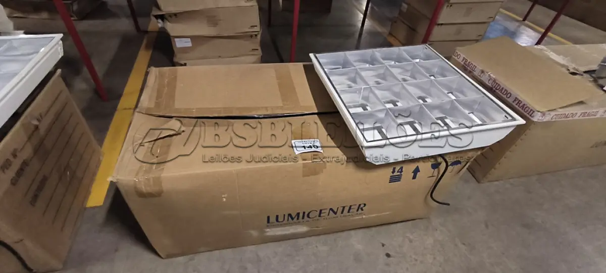 LOTE 140 - 07 LUMINÁRIAS DE EMBUTIR PARA LÂMPADAS COM REATORES. (NO ESTADO) ATENÇÃO! FAZER A VISITAÇÃO ANTES DE ARREMATAR, NÃO SABEMOS SE FUNCIONA, LEILÃO NÃO TEM GARANTIA E NEM DEVOLUÇÃO, SUJEITO A POSSÍVEIS AVARIAS VISÍVEIS/OCULTAS E/OU AUSÊNCIA DE COMPONENTES.