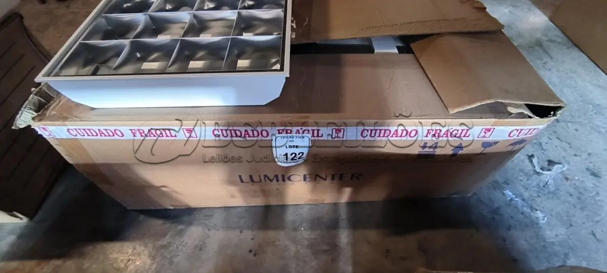 LOTE 122 - 10 LUMINÁRIAS DE EMBUTIR PARA LÂMPADAS COM REATORES. (NO ESTADO) ATENÇÃO! FAZER A VISITAÇÃO ANTES DE ARREMATAR, NÃO SABEMOS SE FUNCIONA, LEILÃO NÃO TEM GARANTIA E NEM DEVOLUÇÃO, SUJEITO A POSSÍVEIS AVARIAS VISÍVEIS/OCULTAS E/OU AUSÊNCIA DE COMPONENTES.