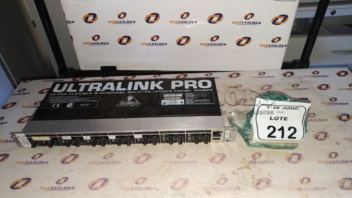 LOTE 212 - 01 SISTEMA DE ÁUDIO ULTRA- FLEXIBLE SPLITTER E MIX 8 CANAIS MODELO MX882 MARCA ULTRALINK PRO. (NO ESTADO) ATENÇÃO! FAZER A VISITAÇÃO ANTES DE ARREMATAR, NÃO SABEMOS SE FUNCIONA, LEILÃO NÃO TEM GARANTIA E NEM DEVOLUÇÃO, SUJEITO A POSSÍVEIS AVARIAS VISÍVEIS/OCULTAS E/OU AUSÊNCIA DE COMPONENTES.