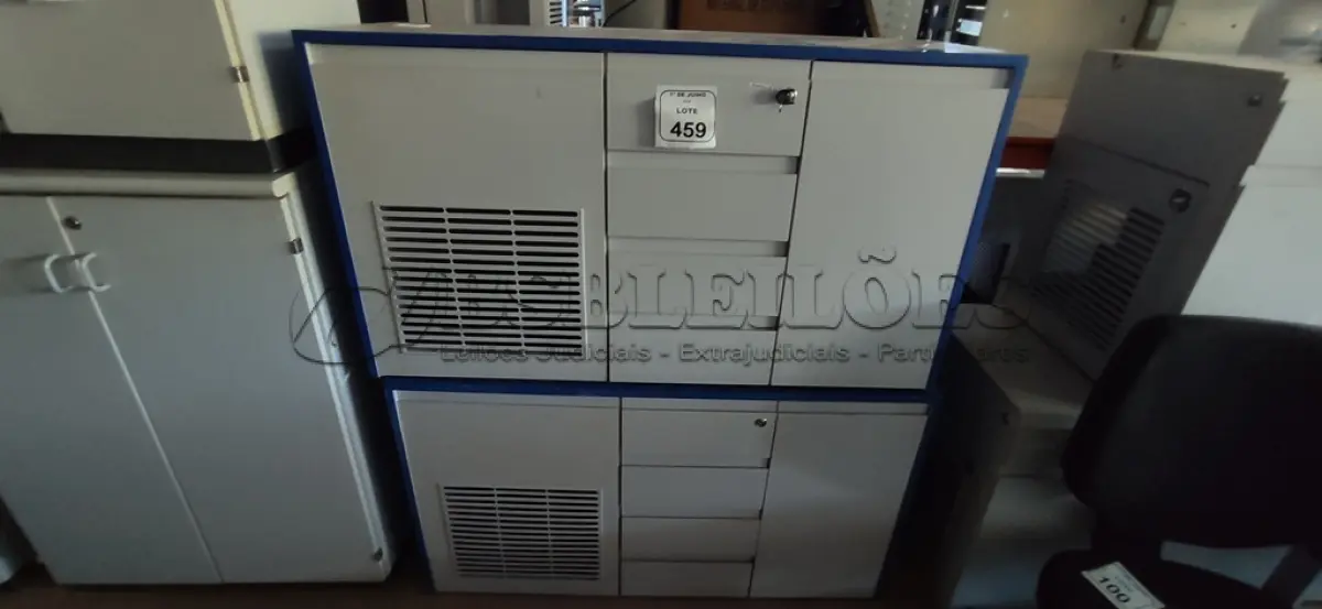 LOTE 459 - 02 BALCÕES DE ESCRITÓRIO COM 04 GAVETA COM 01 PORTA E 01 SUPORTE PARA CPU. (NO ESTADO) ATENÇÃO! FAZER A VISITAÇÃO ANTES DE ARREMATAR, NÃO SABEMOS SE FUNCIONA, LEILÃO NÃO TEM GARANTIA E NEM DEVOLUÇÃO, SUJEITO A POSSÍVEIS AVARIAS VISÍVEIS/OCULTAS E/OU AUSÊNCIA DE COMPONENTES.