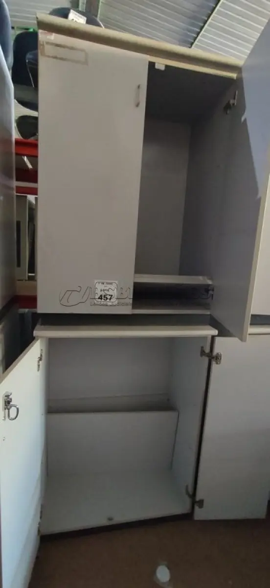 LOTE 457 - 02 ARMÁRIOS EM MADEIRA COM 02 PORTAS. (NO ESTADO) ATENÇÃO! FAZER A VISITAÇÃO ANTES DE ARREMATAR, NÃO SABEMOS SE FUNCIONA, LEILÃO NÃO TEM GARANTIA E NEM DEVOLUÇÃO, SUJEITO A POSSÍVEIS AVARIAS VISÍVEIS/OCULTAS E/OU AUSÊNCIA DE COMPONENTES.