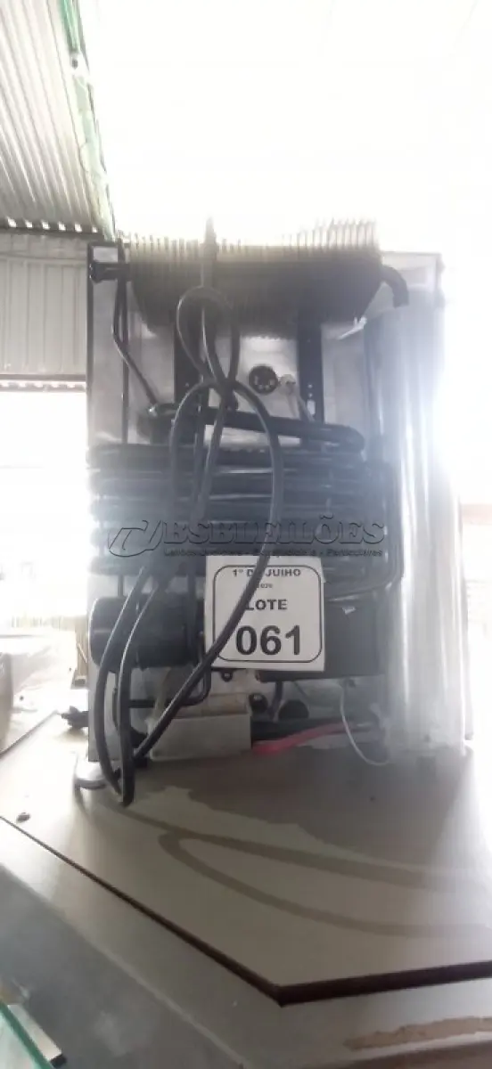 LOTE 061 - 01 FRIGOBAR 110V MARCA ELECTROLUX. (NO ESTADO) ATENÇÃO! FAZER A VISITAÇÃO ANTES DE ARREMATAR, NÃO SABEMOS SE FUNCIONA, LEILÃO NÃO TEM GARANTIA E NEM DEVOLUÇÃO, SUJEITO A POSSÍVEIS AVARIAS VISÍVEIS/OCULTAS E/OU AUSÊNCIA DE COMPONENTES.