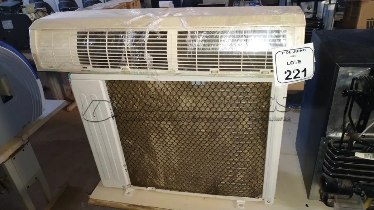 LOTE 221 - 01 AR CONDICIONADO 12.00BTU/H. (NO ESTADO) ATENÇÃO! FAZER A VISITAÇÃO ANTES DE ARREMATAR, NÃO SABEMOS SE FUNCIONA, LEILÃO NÃO TEM GARANTIA E NEM DEVOLUÇÃO, SUJEITO A POSSÍVEIS AVARIAS VISÍVEIS/OCULTAS E/OU AUSÊNCIA DE COMPONENTES.