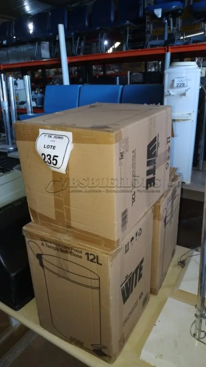 LOTE 235 - 01 ARQUIVO DE AÇO COM 04 GAVETAS. (NO ESTADO) ATENÇÃO! FAZER A VISITAÇÃO ANTES DE ARREMATAR, NÃO SABEMOS SE FUNCIONA, LEILÃO NÃO TEM GARANTIA E NEM DEVOLUÇÃO, SUJEITO A POSSÍVEIS AVARIAS VISÍVEIS/OCULTAS E/OU AUSÊNCIA DE COMPONENTES.