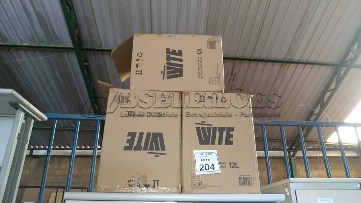 LOTE 204 - 03 LIXEIRAS EM INOX COM PEDAL SEM TAMPA. (NO ESTADO) ATENÇÃO! FAZER A VISITAÇÃO ANTES DE ARREMATAR, NÃO SABEMOS SE FUNCIONA, LEILÃO NÃO TEM GARANTIA E NEM DEVOLUÇÃO, SUJEITO A POSSÍVEIS AVARIAS VISÍVEIS/OCULTAS E/OU AUSÊNCIA DE COMPONENTES.