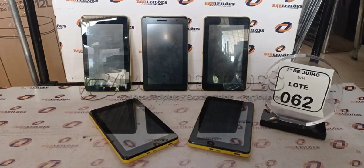 LOTE 062 - 05 TABLETS MARCA CCE PARA RETIRADA DE PEÇAS. (NO ESTADO) ATENÇÃO! FAZER A VISITAÇÃO ANTES DE ARREMATAR, NÃO SABEMOS SE FUNCIONA, LEILÃO NÃO TEM GARANTIA E NEM DEVOLUÇÃO, SUJEITO A POSSÍVEIS AVARIAS VISÍVEIS/OCULTAS E/OU AUSÊNCIA DE COMPONENTES.