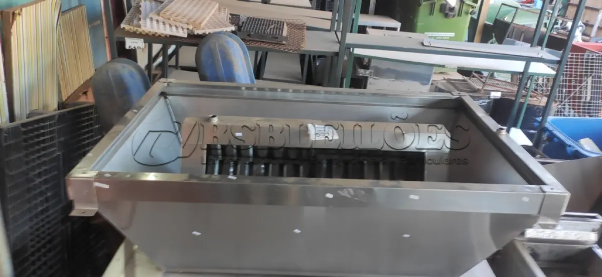 LOTE 531 - 01 COIFA EM INOX. (NO ESTADO) ATENÇÃO! FAZER A VISITAÇÃO ANTES DE ARREMATAR, NÃO SABEMOS SE FUNCIONA, LEILÃO NÃO TEM GARANTIA E NEM DEVOLUÇÃO, SUJEITO A POSSÍVEIS AVARIAS VISÍVEIS/OCULTAS E/OU AUSÊNCIA DE COMPONENTES.