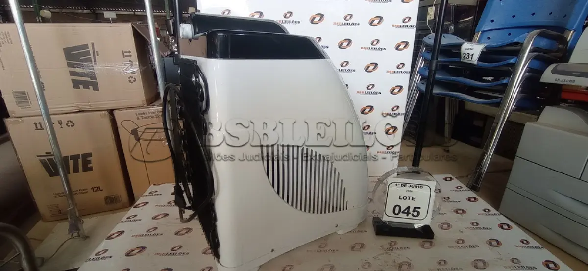 LOTE 045 - 01 PURIFICADOR DE ÁGUA 220V MARCA ELGIN. (NO ESTADO) ATENÇÃO! FAZER A VISITAÇÃO ANTES DE ARREMATAR, NÃO SABEMOS SE FUNCIONA, LEILÃO NÃO TEM GARANTIA E NEM DEVOLUÇÃO, SUJEITO A POSSÍVEIS AVARIAS VISÍVEIS/OCULTAS E/OU AUSÊNCIA DE COMPONENTES.
