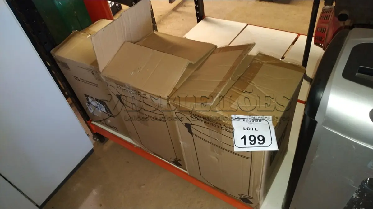 LOTE 199 - 03 LIXEIRAS EM INOX COM PEDAL SEM TAMPA. (NO ESTADO) ATENÇÃO! FAZER A VISITAÇÃO ANTES DE ARREMATAR, NÃO SABEMOS SE FUNCIONA, LEILÃO NÃO TEM GARANTIA E NEM DEVOLUÇÃO, SUJEITO A POSSÍVEIS AVARIAS VISÍVEIS/OCULTAS E/OU AUSÊNCIA DE COMPONENTES.