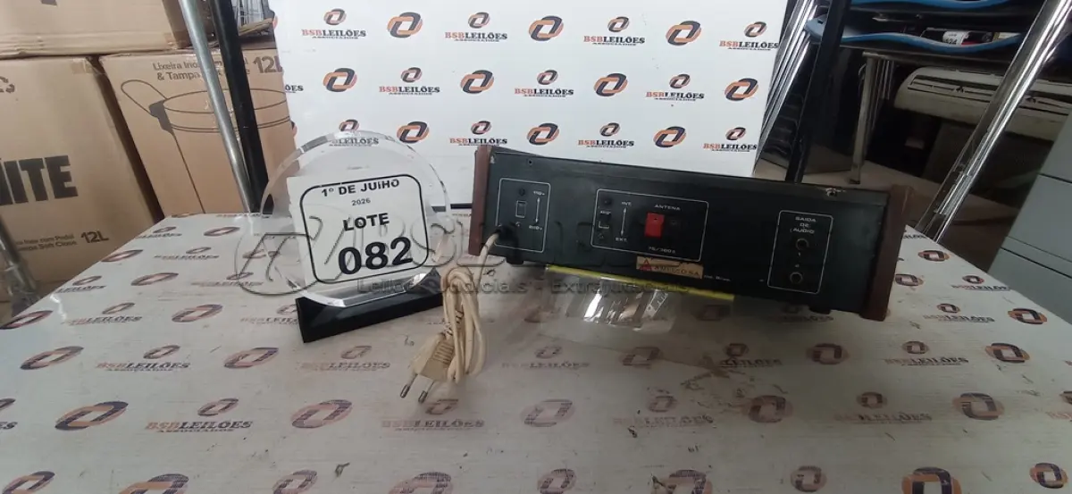 LOTE 082 - 01 SINTONIZADOR DE FM VINTAGE MARCA MAGICFONE. (NO ESTADO) ATENÇÃO! FAZER A VISITAÇÃO ANTES DE ARREMATAR, NÃO SABEMOS SE FUNCIONA, LEILÃO NÃO TEM GARANTIA E NEM DEVOLUÇÃO, SUJEITO A POSSÍVEIS AVARIAS VISÍVEIS/OCULTAS E/OU AUSÊNCIA DE COMPONENTES.