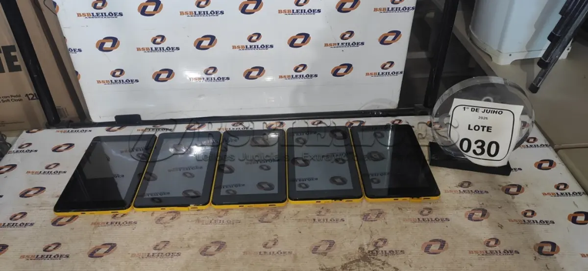 LOTE 030 - 05 TABLETS MARCA CCE PARA RETIRADA DE PEÇAS. (NO ESTADO) ATENÇÃO! FAZER A VISITAÇÃO ANTES DE ARREMATAR, NÃO SABEMOS SE FUNCIONA, LEILÃO NÃO TEM GARANTIA E NEM DEVOLUÇÃO, SUJEITO A POSSÍVEIS AVARIAS VISÍVEIS/OCULTAS E/OU AUSÊNCIA DE COMPONENTES.