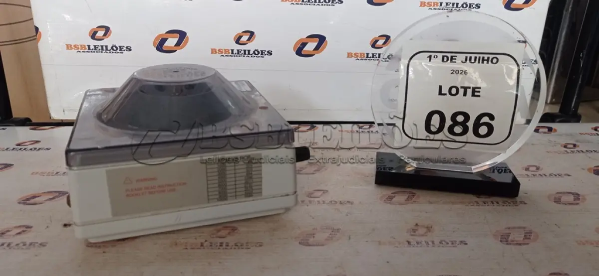LOTE 086 - 01 MINI CENTRIFUGA MODELO V MARCA VWR SCINTIFIC. (NO ESTADO) ATENÇÃO! FAZER A VISITAÇÃO ANTES DE ARREMATAR, NÃO SABEMOS SE FUNCIONA, LEILÃO NÃO TEM GARANTIA E NEM DEVOLUÇÃO, SUJEITO A POSSÍVEIS AVARIAS VISÍVEIS/OCULTAS E/OU AUSÊNCIA DE COMPONENTES.