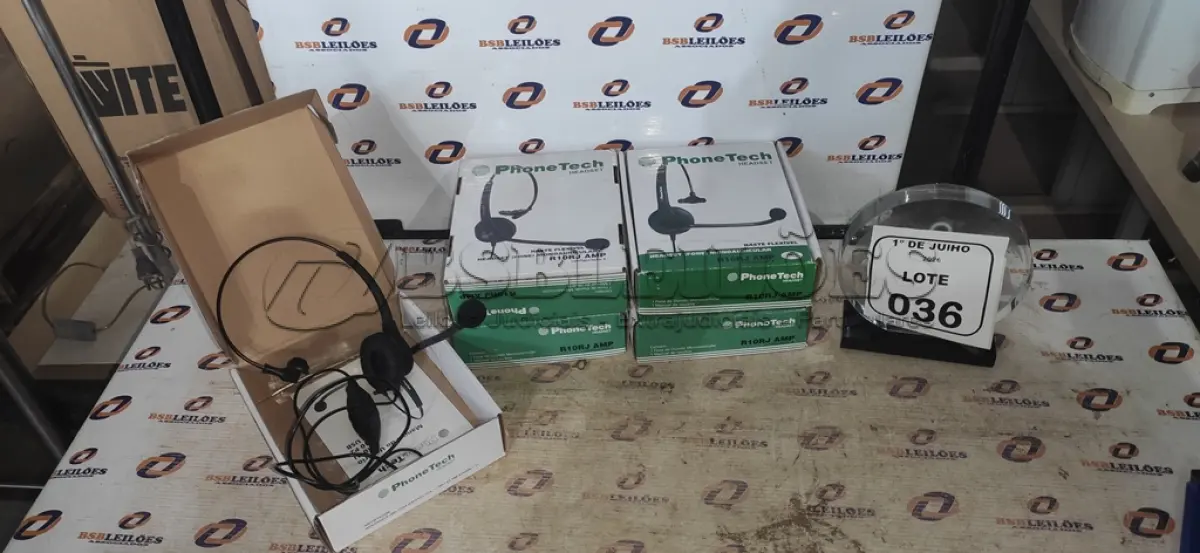 LOTE 036 - 05 HEADSETS MARCA PHONE TECH. (NO ESTADO) ATENÇÃO! FAZER A VISITAÇÃO ANTES DE ARREMATAR, NÃO SABEMOS SE FUNCIONA, LEILÃO NÃO TEM GARANTIA E NEM DEVOLUÇÃO, SUJEITO A POSSÍVEIS AVARIAS VISÍVEIS/OCULTAS E/OU AUSÊNCIA DE COMPONENTES.