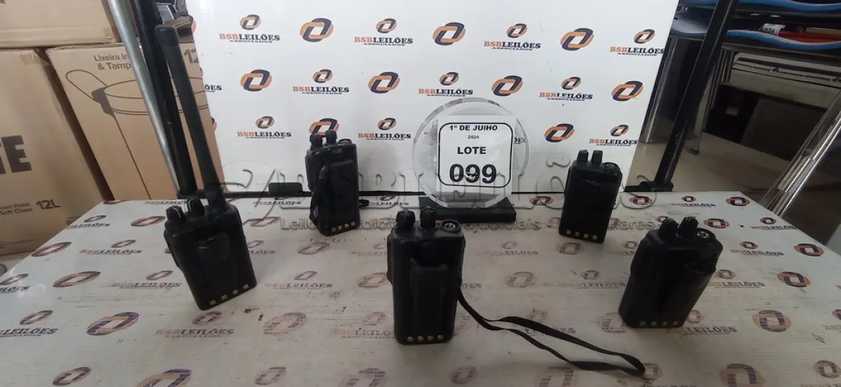 LOTE 099 - 05 RÁDIOS COMUNICADORES MARCA WMAR SEM CARREGADORES. (NO ESTADO) ATENÇÃO! FAZER A VISITAÇÃO ANTES DE ARREMATAR, NÃO SABEMOS SE FUNCIONA, LEILÃO NÃO TEM GARANTIA E NEM DEVOLUÇÃO, SUJEITO A POSSÍVEIS AVARIAS VISÍVEIS/OCULTAS E/OU AUSÊNCIA DE COMPONENTES.