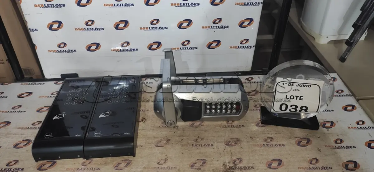 LOTE 038 - 02 CONTROLADORES DE ACESSO MODELO SPECTO DCLASS E 01 FECHADURA ELETRÔNICA. (NO ESTADO) ATENÇÃO! FAZER A VISITAÇÃO ANTES DE ARREMATAR, NÃO SABEMOS SE FUNCIONA, LEILÃO NÃO TEM GARANTIA E NEM DEVOLUÇÃO, SUJEITO A POSSÍVEIS AVARIAS VISÍVEIS/OCULTAS E/OU AUSÊNCIA DE COMPONENTES.