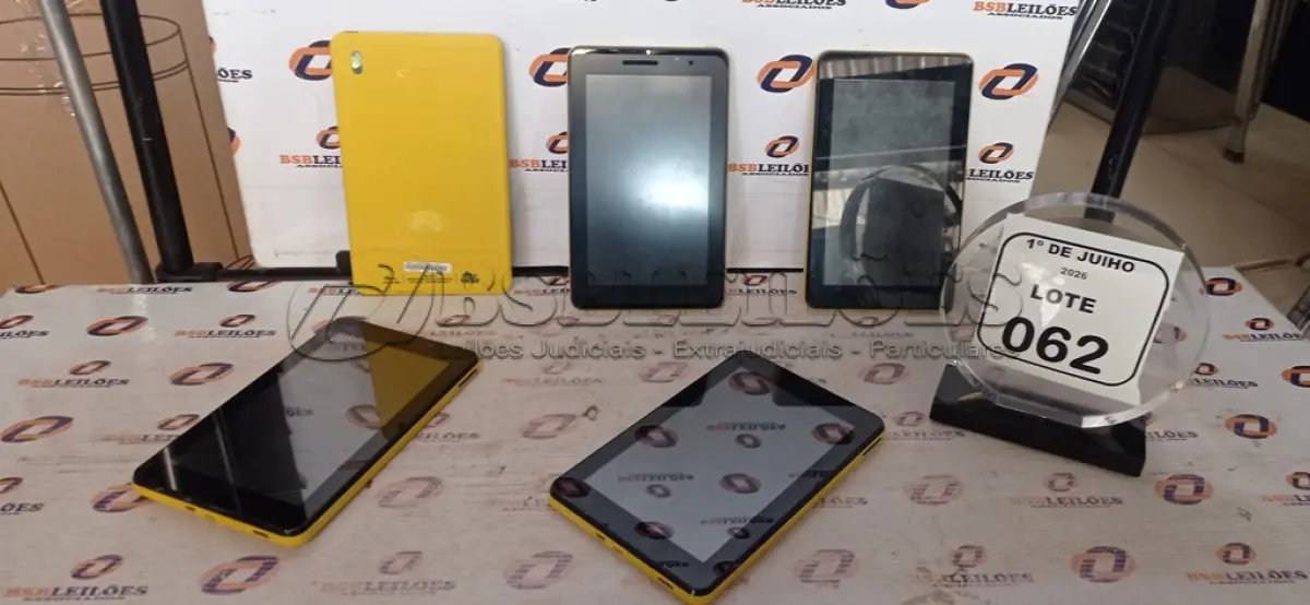 LOTE 062 - 05 TABLETS MARCA CCE PARA RETIRADA DE PEÇAS. (NO ESTADO) ATENÇÃO! FAZER A VISITAÇÃO ANTES DE ARREMATAR, NÃO SABEMOS SE FUNCIONA, LEILÃO NÃO TEM GARANTIA E NEM DEVOLUÇÃO, SUJEITO A POSSÍVEIS AVARIAS VISÍVEIS/OCULTAS E/OU AUSÊNCIA DE COMPONENTES.
