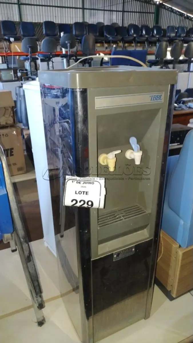 LOTE 229 - 02 BEBEDOUROS PARA GARRAFÃO REFRIGERADO. (NO ESTADO) ATENÇÃO! FAZER A VISITAÇÃO ANTES DE ARREMATAR, NÃO SABEMOS SE FUNCIONA, LEILÃO NÃO TEM GARANTIA E NEM DEVOLUÇÃO, SUJEITO A POSSÍVEIS AVARIAS VISÍVEIS/OCULTAS E/OU AUSÊNCIA DE COMPONENTES.
