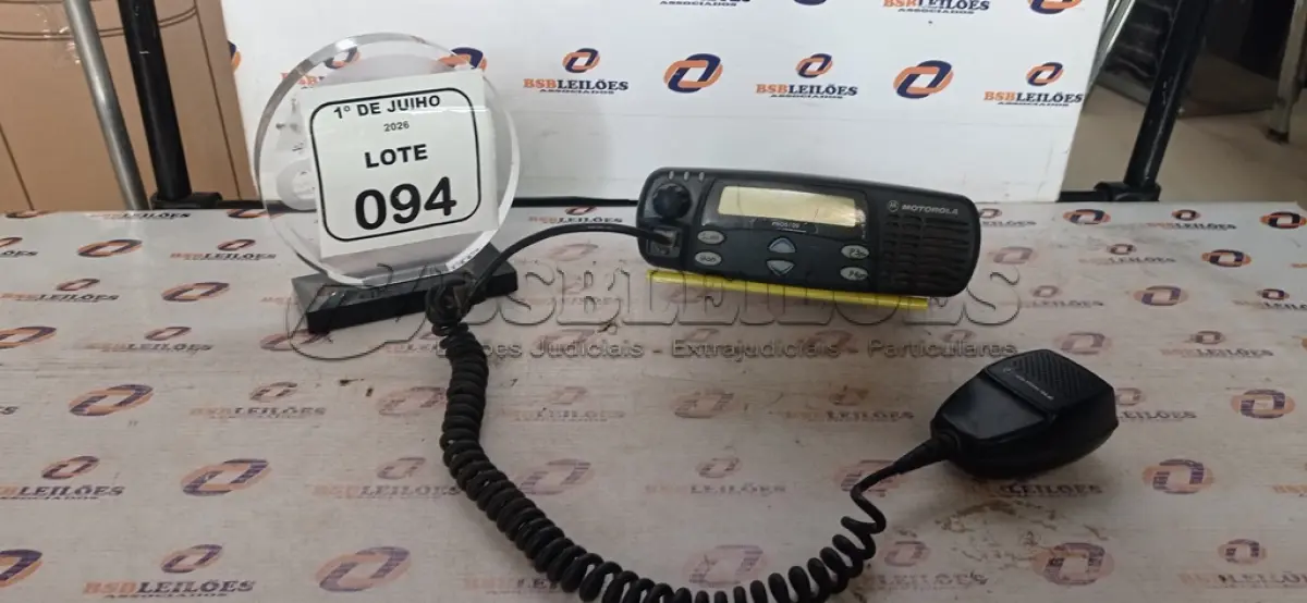 LOTE 094 - 01 RÁDIO TRANSCEPTOR MARCA MOTOROLA. (NO ESTADO) ATENÇÃO! FAZER A VISITAÇÃO ANTES DE ARREMATAR, NÃO SABEMOS SE FUNCIONA, LEILÃO NÃO TEM GARANTIA E NEM DEVOLUÇÃO, SUJEITO A POSSÍVEIS AVARIAS VISÍVEIS/OCULTAS E/OU AUSÊNCIA DE COMPONENTES.