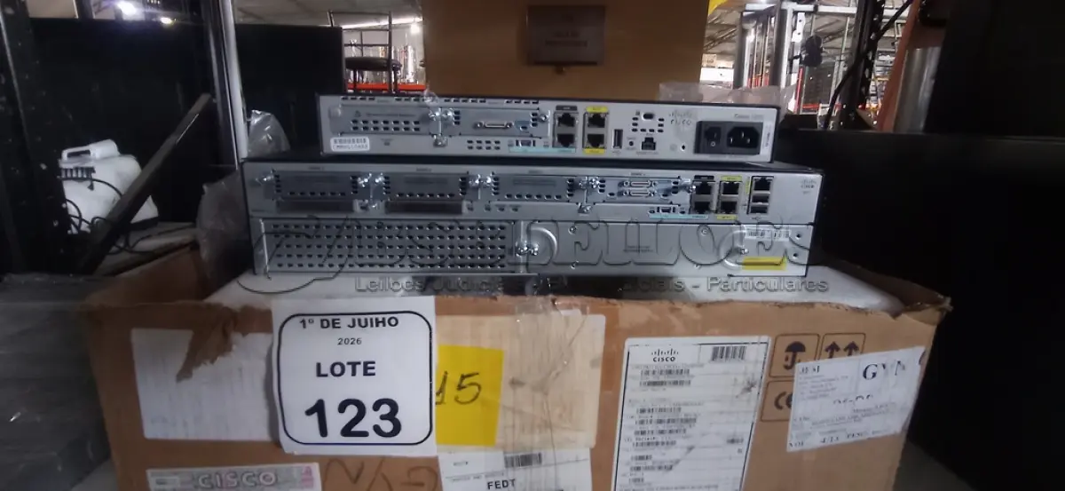 LOTE 123 - 02 ROTEADORES MARCA CISCO. (NO ESTADO) ATENÇÃO! FAZER A VISITAÇÃO ANTES DE ARREMATAR, NÃO SABEMOS SE FUNCIONA, LEILÃO NÃO TEM GARANTIA E NEM DEVOLUÇÃO, SUJEITO A POSSÍVEIS AVARIAS VISÍVEIS/OCULTAS E/OU AUSÊNCIA DE COMPONENTES.