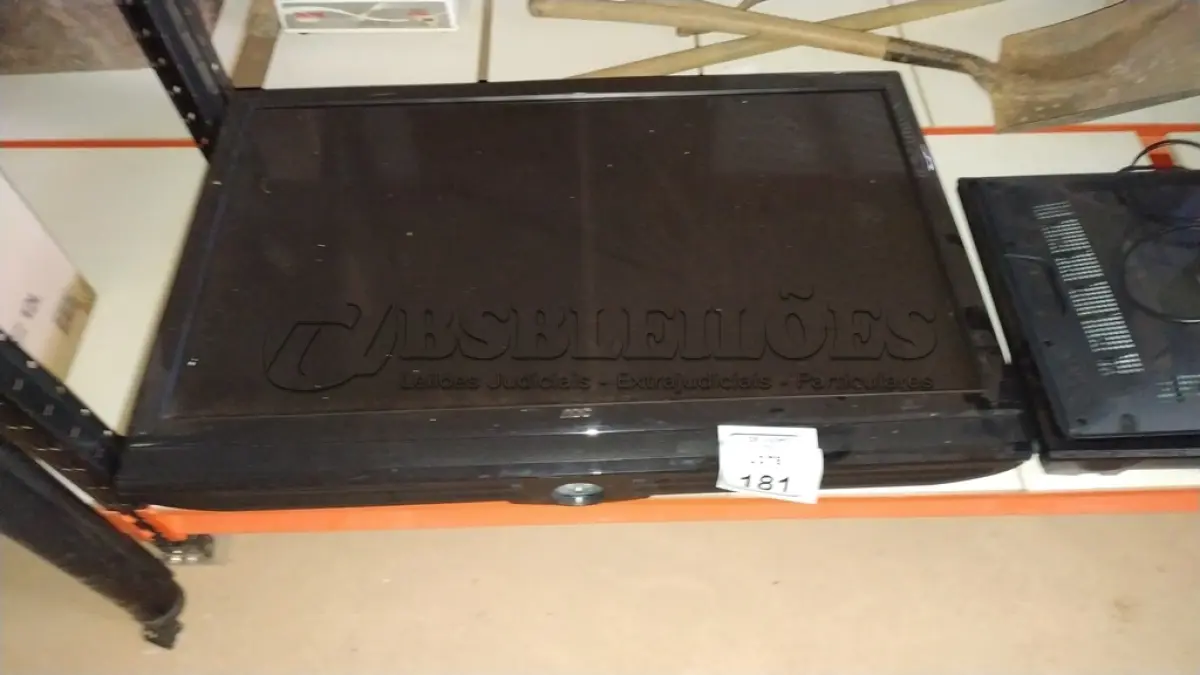 LOTE 181 - 01 TV 42’’ MARCA AOC PARA RETIRADA DE PEÇAS. (NO ESTADO) ATENÇÃO! FAZER A VISITAÇÃO ANTES DE ARREMATAR, NÃO SABEMOS SE FUNCIONA, LEILÃO NÃO TEM GARANTIA E NEM DEVOLUÇÃO, SUJEITO A POSSÍVEIS AVARIAS VISÍVEIS/OCULTAS E/OU AUSÊNCIA DE COMPONENTES.