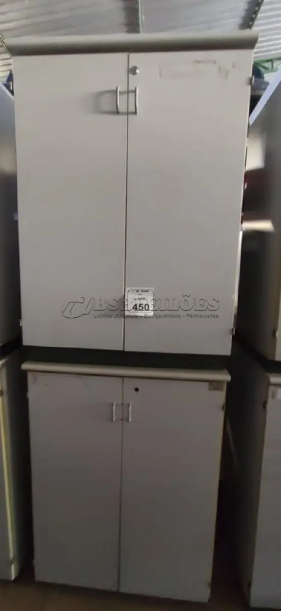 LOTE 450 - 02 ARMÁRIOS EM MADEIRA COM 02 PORTAS. (NO ESTADO) ATENÇÃO! FAZER A VISITAÇÃO ANTES DE ARREMATAR, NÃO SABEMOS SE FUNCIONA, LEILÃO NÃO TEM GARANTIA E NEM DEVOLUÇÃO, SUJEITO A POSSÍVEIS AVARIAS VISÍVEIS/OCULTAS E/OU AUSÊNCIA DE COMPONENTES.