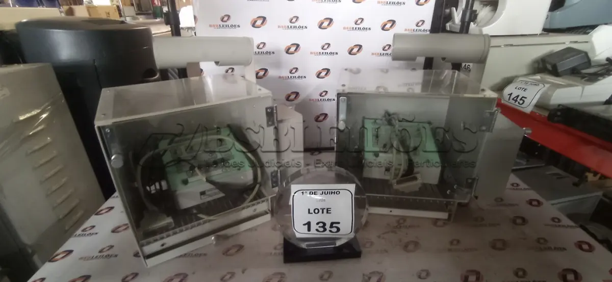 LOTE 135 - 02 CAIXAS DE CONDICIONAMENTO ANIMAL MODELO EP-102 COM PAINEL DE CONTROLE MODELO CS 0199 110V. (NO ESTADO) ATENÇÃO! FAZER A VISITAÇÃO ANTES DE ARREMATAR, NÃO SABEMOS SE FUNCIONA, LEILÃO NÃO TEM GARANTIA E NEM DEVOLUÇÃO, SUJEITO A POSSÍVEIS AVARIAS VISÍVEIS/OCULTAS E/OU AUSÊNCIA DE COMPONENTES.