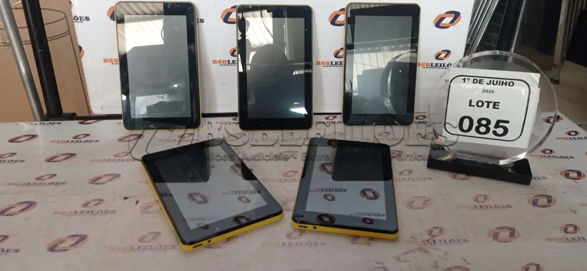 LOTE 085 - 05 TABLETS MARCA CCE PARA RETIRADA DE PEÇAS. (NO ESTADO) ATENÇÃO! FAZER A VISITAÇÃO ANTES DE ARREMATAR, NÃO SABEMOS SE FUNCIONA, LEILÃO NÃO TEM GARANTIA E NEM DEVOLUÇÃO, SUJEITO A POSSÍVEIS AVARIAS VISÍVEIS/OCULTAS E/OU AUSÊNCIA DE COMPONENTES.