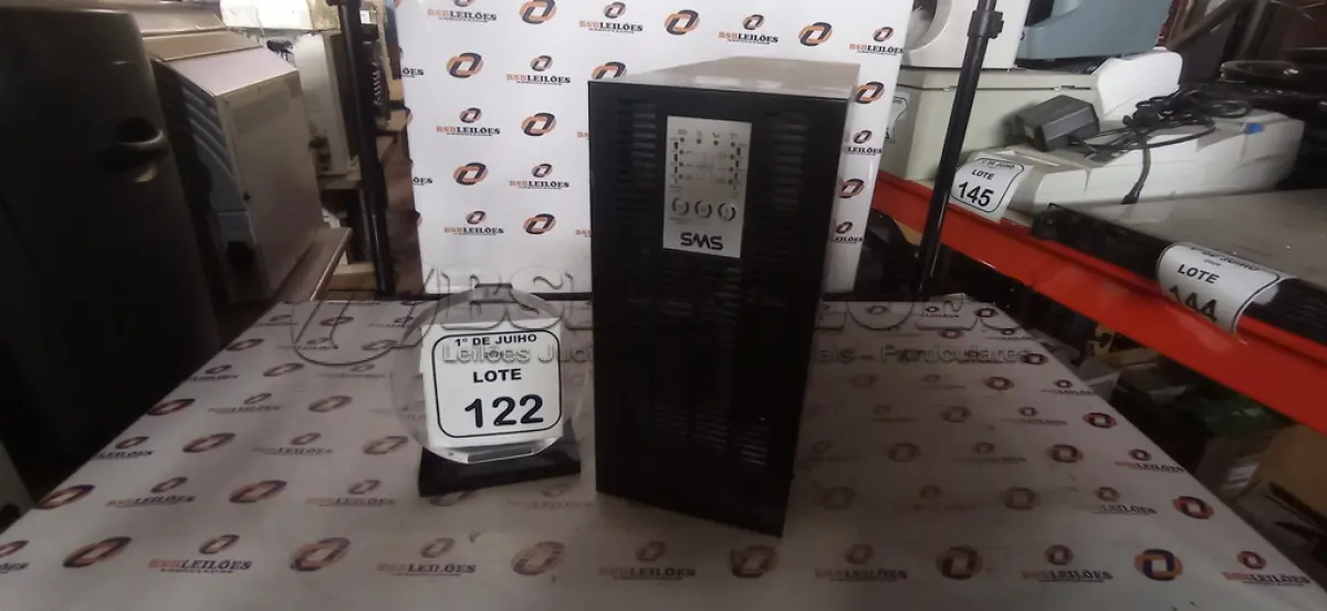 LOTE 122 - 01 NOBREAK DE 1684VA MARCA SMS. (NO ESTADO) ATENÇÃO! FAZER A VISITAÇÃO ANTES DE ARREMATAR, NÃO SABEMOS SE FUNCIONA, LEILÃO NÃO TEM GARANTIA E NEM DEVOLUÇÃO, SUJEITO A POSSÍVEIS AVARIAS VISÍVEIS/OCULTAS E/OU AUSÊNCIA DE COMPONENTES.