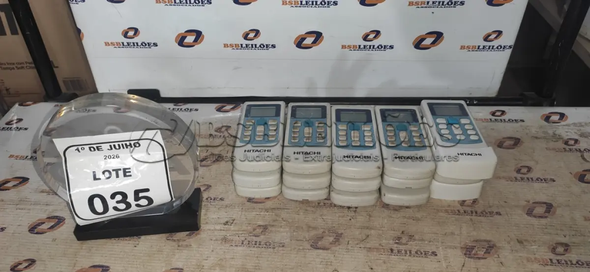 LOTE 035 - 15 CONTROLES DE AR-CONDICIONADO MARCA HITACHI. (NO ESTADO) ATENÇÃO! FAZER A VISITAÇÃO ANTES DE ARREMATAR, NÃO SABEMOS SE FUNCIONA, LEILÃO NÃO TEM GARANTIA E NEM DEVOLUÇÃO, SUJEITO A POSSÍVEIS AVARIAS VISÍVEIS/OCULTAS E/OU AUSÊNCIA DE COMPONENTES.
