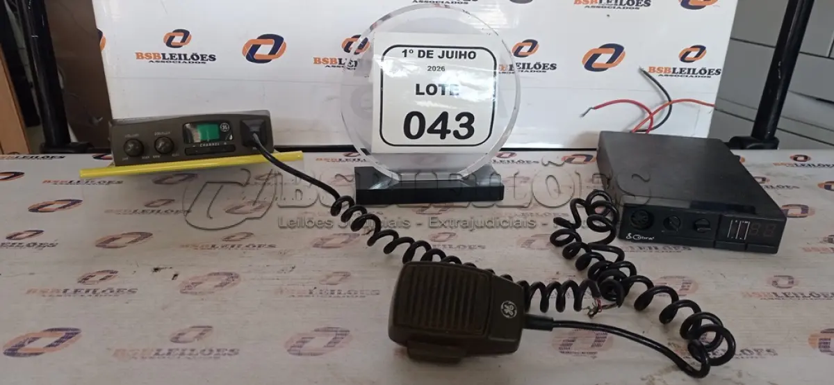 LOTE 043 - 01 RÁDIO MODELO 20 PLUS MARCA COBRA E 01 RÁDIO PX MODELO 3-5807 A MARCA GE. (NO ESTADO) ATENÇÃO! FAZER A VISITAÇÃO ANTES DE ARREMATAR, NÃO SABEMOS SE FUNCIONA, LEILÃO NÃO TEM GARANTIA E NEM DEVOLUÇÃO, SUJEITO A POSSÍVEIS AVARIAS VISÍVEIS/OCULTAS E/OU AUSÊNCIA DE COMPONENTES.
