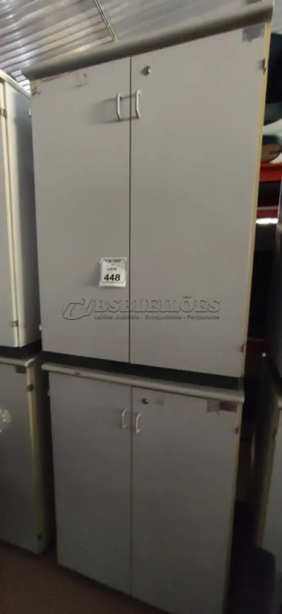 LOTE 448 - 02 ARMÁRIOS EM MADEIRA COM 02 PORTAS. (NO ESTADO) ATENÇÃO! FAZER A VISITAÇÃO ANTES DE ARREMATAR, NÃO SABEMOS SE FUNCIONA, LEILÃO NÃO TEM GARANTIA E NEM DEVOLUÇÃO, SUJEITO A POSSÍVEIS AVARIAS VISÍVEIS/OCULTAS E/OU AUSÊNCIA DE COMPONENTES.