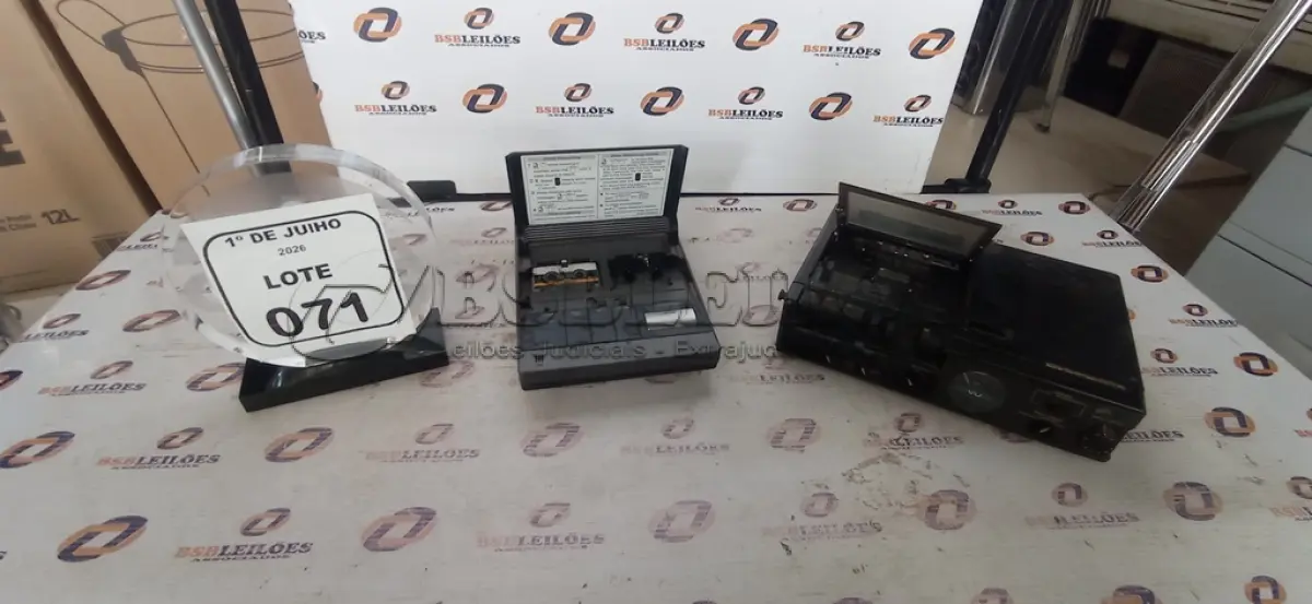 LOTE 071 - 01 GRAVADOR DE VÍDEO CASSETE MARCA MARANTZ E 01 SECRETÁRIA ELETRÔNICA MARCA PANASONIC. (NO ESTADO) ATENÇÃO! FAZER A VISITAÇÃO ANTES DE ARREMATAR, NÃO SABEMOS SE FUNCIONA, LEILÃO NÃO TEM GARANTIA E NEM DEVOLUÇÃO, SUJEITO A POSSÍVEIS AVARIAS VISÍVEIS/OCULTAS E/OU AUSÊNCIA DE COMPONENTES.