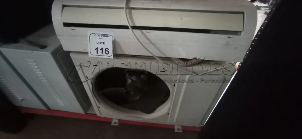 LOTE 116 - 02 AR CONDICIONADO DE MARCAS E MODELOS DIVERSOS. (NO ESTADO) ATENÇÃO! FAZER A VISITAÇÃO ANTES DE ARREMATAR, NÃO SABEMOS SE FUNCIONA, LEILÃO NÃO TEM GARANTIA E NEM DEVOLUÇÃO, SUJEITO A POSSÍVEIS AVARIAS VISÍVEIS/OCULTAS E/OU AUSÊNCIA DE COMPONENTES.