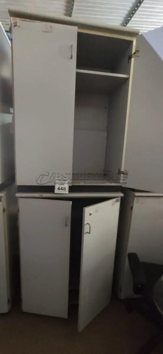 LOTE 448 - 02 ARMÁRIOS EM MADEIRA COM 02 PORTAS. (NO ESTADO) ATENÇÃO! FAZER A VISITAÇÃO ANTES DE ARREMATAR, NÃO SABEMOS SE FUNCIONA, LEILÃO NÃO TEM GARANTIA E NEM DEVOLUÇÃO, SUJEITO A POSSÍVEIS AVARIAS VISÍVEIS/OCULTAS E/OU AUSÊNCIA DE COMPONENTES.