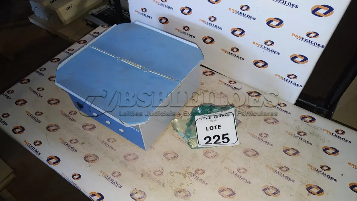 LOTE 225 - 01 AGITADOR DE KLINE MODELO B.AK. 250 D MARCA BENFER. (NO ESTADO) ATENÇÃO! FAZER A VISITAÇÃO ANTES DE ARREMATAR, NÃO SABEMOS SE FUNCIONA, LEILÃO NÃO TEM GARANTIA E NEM DEVOLUÇÃO, SUJEITO A POSSÍVEIS AVARIAS VISÍVEIS/OCULTAS E/OU AUSÊNCIA DE COMPONENTES.