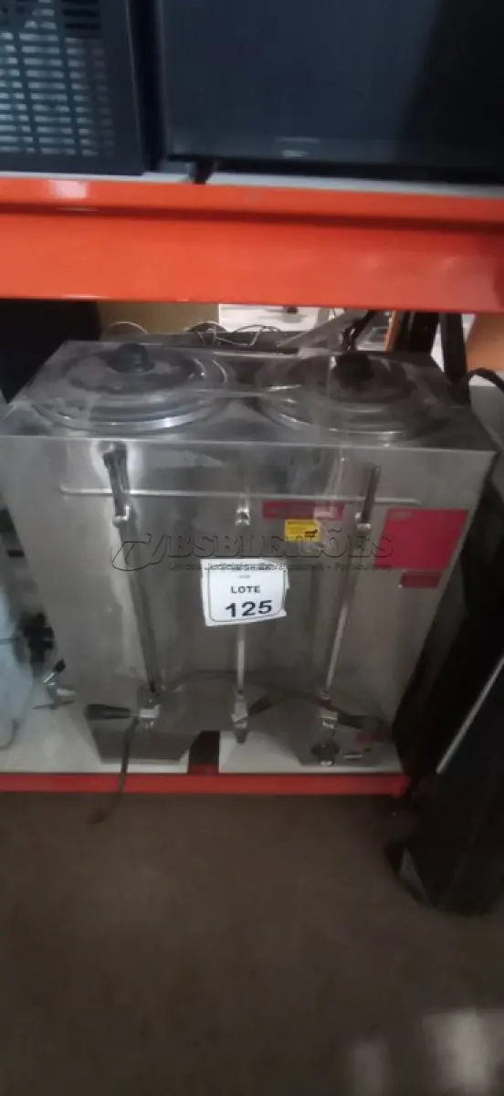 LOTE 125 - 01 CAFETEIRA INDUSTRIAL EM INOX. (NO ESTADO) ATENÇÃO! FAZER A VISITAÇÃO ANTES DE ARREMATAR, NÃO SABEMOS SE FUNCIONA, LEILÃO NÃO TEM GARANTIA E NEM DEVOLUÇÃO, SUJEITO A POSSÍVEIS AVARIAS VISÍVEIS/OCULTAS E/OU AUSÊNCIA DE COMPONENTES.