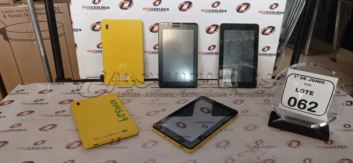 LOTE 062 - 05 TABLETS MARCA CCE PARA RETIRADA DE PEÇAS. (NO ESTADO) ATENÇÃO! FAZER A VISITAÇÃO ANTES DE ARREMATAR, NÃO SABEMOS SE FUNCIONA, LEILÃO NÃO TEM GARANTIA E NEM DEVOLUÇÃO, SUJEITO A POSSÍVEIS AVARIAS VISÍVEIS/OCULTAS E/OU AUSÊNCIA DE COMPONENTES.