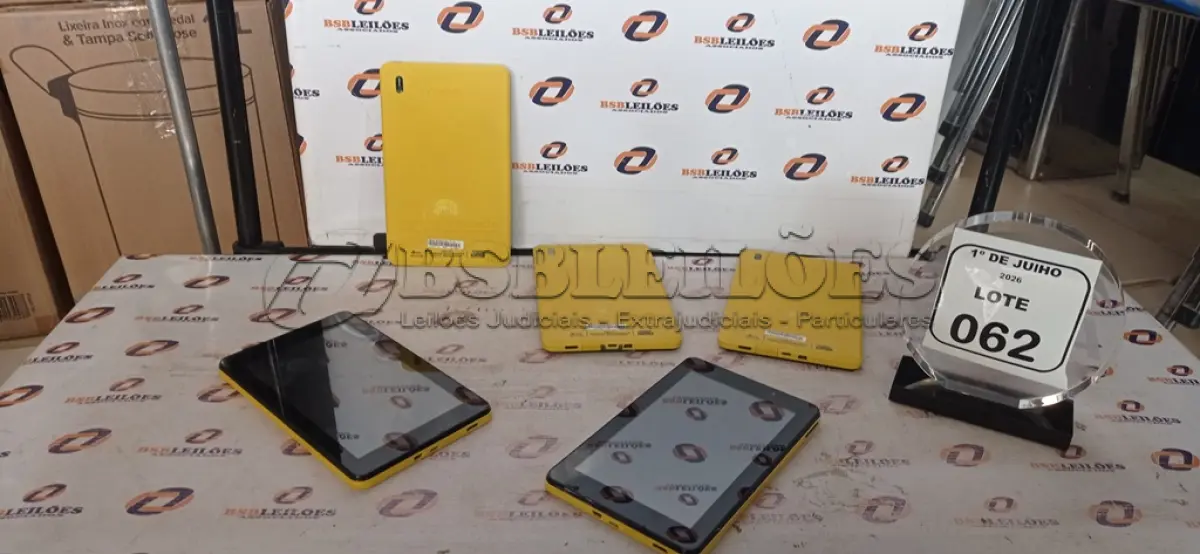 LOTE 062 - 05 TABLETS MARCA CCE PARA RETIRADA DE PEÇAS. (NO ESTADO) ATENÇÃO! FAZER A VISITAÇÃO ANTES DE ARREMATAR, NÃO SABEMOS SE FUNCIONA, LEILÃO NÃO TEM GARANTIA E NEM DEVOLUÇÃO, SUJEITO A POSSÍVEIS AVARIAS VISÍVEIS/OCULTAS E/OU AUSÊNCIA DE COMPONENTES.