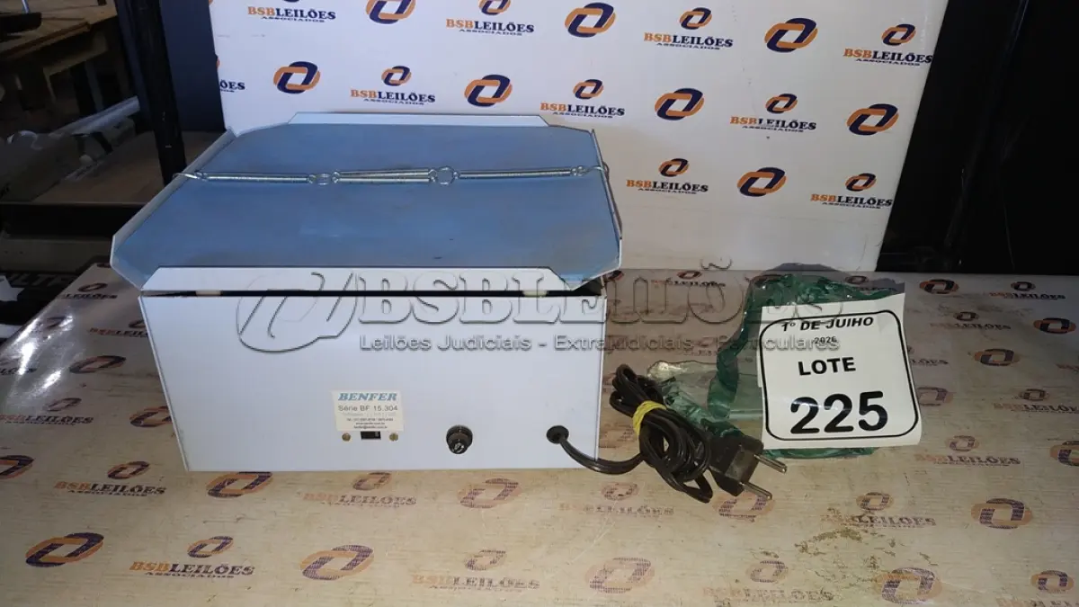 LOTE 225 - 01 AGITADOR DE KLINE MODELO B.AK. 250 D MARCA BENFER. (NO ESTADO) ATENÇÃO! FAZER A VISITAÇÃO ANTES DE ARREMATAR, NÃO SABEMOS SE FUNCIONA, LEILÃO NÃO TEM GARANTIA E NEM DEVOLUÇÃO, SUJEITO A POSSÍVEIS AVARIAS VISÍVEIS/OCULTAS E/OU AUSÊNCIA DE COMPONENTES.