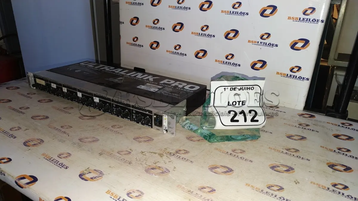 LOTE 212 - 01 SISTEMA DE ÁUDIO ULTRA- FLEXIBLE SPLITTER E MIX 8 CANAIS MODELO MX882 MARCA ULTRALINK PRO. (NO ESTADO) ATENÇÃO! FAZER A VISITAÇÃO ANTES DE ARREMATAR, NÃO SABEMOS SE FUNCIONA, LEILÃO NÃO TEM GARANTIA E NEM DEVOLUÇÃO, SUJEITO A POSSÍVEIS AVARIAS VISÍVEIS/OCULTAS E/OU AUSÊNCIA DE COMPONENTES.