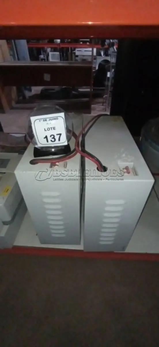 LOTE 137 - 02 BANCOS DE BATERIA VAZIOS. (NO ESTADO) ATENÇÃO! FAZER A VISITAÇÃO ANTES DE ARREMATAR, NÃO SABEMOS SE FUNCIONA, LEILÃO NÃO TEM GARANTIA E NEM DEVOLUÇÃO, SUJEITO A POSSÍVEIS AVARIAS VISÍVEIS/OCULTAS E/OU AUSÊNCIA DE COMPONENTES.
