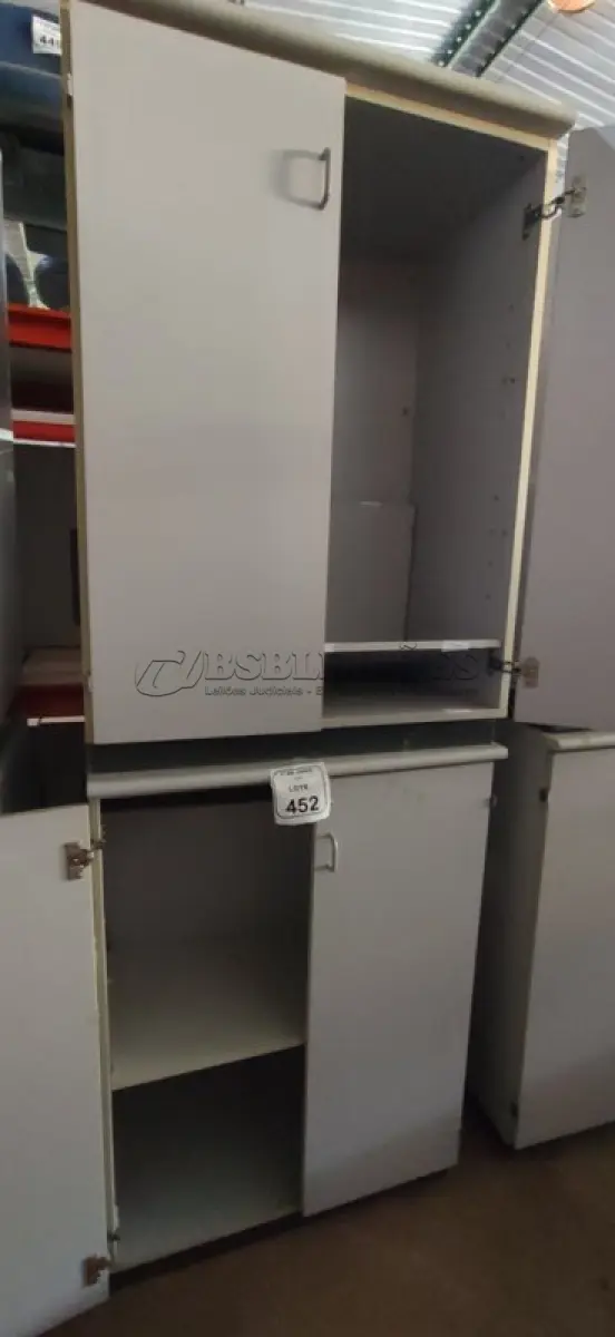 LOTE 452 - 02 ARMÁRIOS EM MADEIRA COM 02 PORTAS. (NO ESTADO) ATENÇÃO! FAZER A VISITAÇÃO ANTES DE ARREMATAR, NÃO SABEMOS SE FUNCIONA, LEILÃO NÃO TEM GARANTIA E NEM DEVOLUÇÃO, SUJEITO A POSSÍVEIS AVARIAS VISÍVEIS/OCULTAS E/OU AUSÊNCIA DE COMPONENTES.