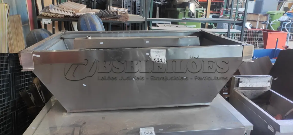 LOTE 531 - 01 COIFA EM INOX. (NO ESTADO) ATENÇÃO! FAZER A VISITAÇÃO ANTES DE ARREMATAR, NÃO SABEMOS SE FUNCIONA, LEILÃO NÃO TEM GARANTIA E NEM DEVOLUÇÃO, SUJEITO A POSSÍVEIS AVARIAS VISÍVEIS/OCULTAS E/OU AUSÊNCIA DE COMPONENTES.